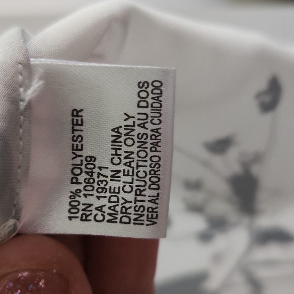 Tahari Arthur S Levine, sleeveless blouse, size 1x - Picture 3 of 5